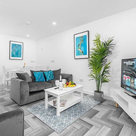 5 Bedroom House - 10 Guests - Multiple Off Street Parking - Garden - Smart Tv - Wifi - Contractors - Families - Groups Birmingham Exterior foto