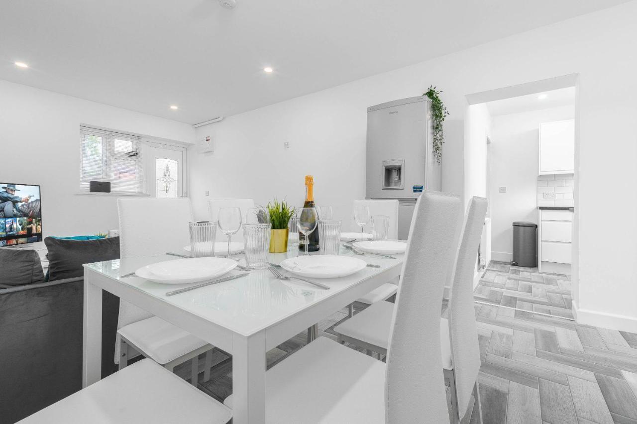 5 Bedroom House - 10 Guests - Multiple Off Street Parking - Garden - Smart Tv - Wifi - Contractors - Families - Groups Birmingham Exterior foto