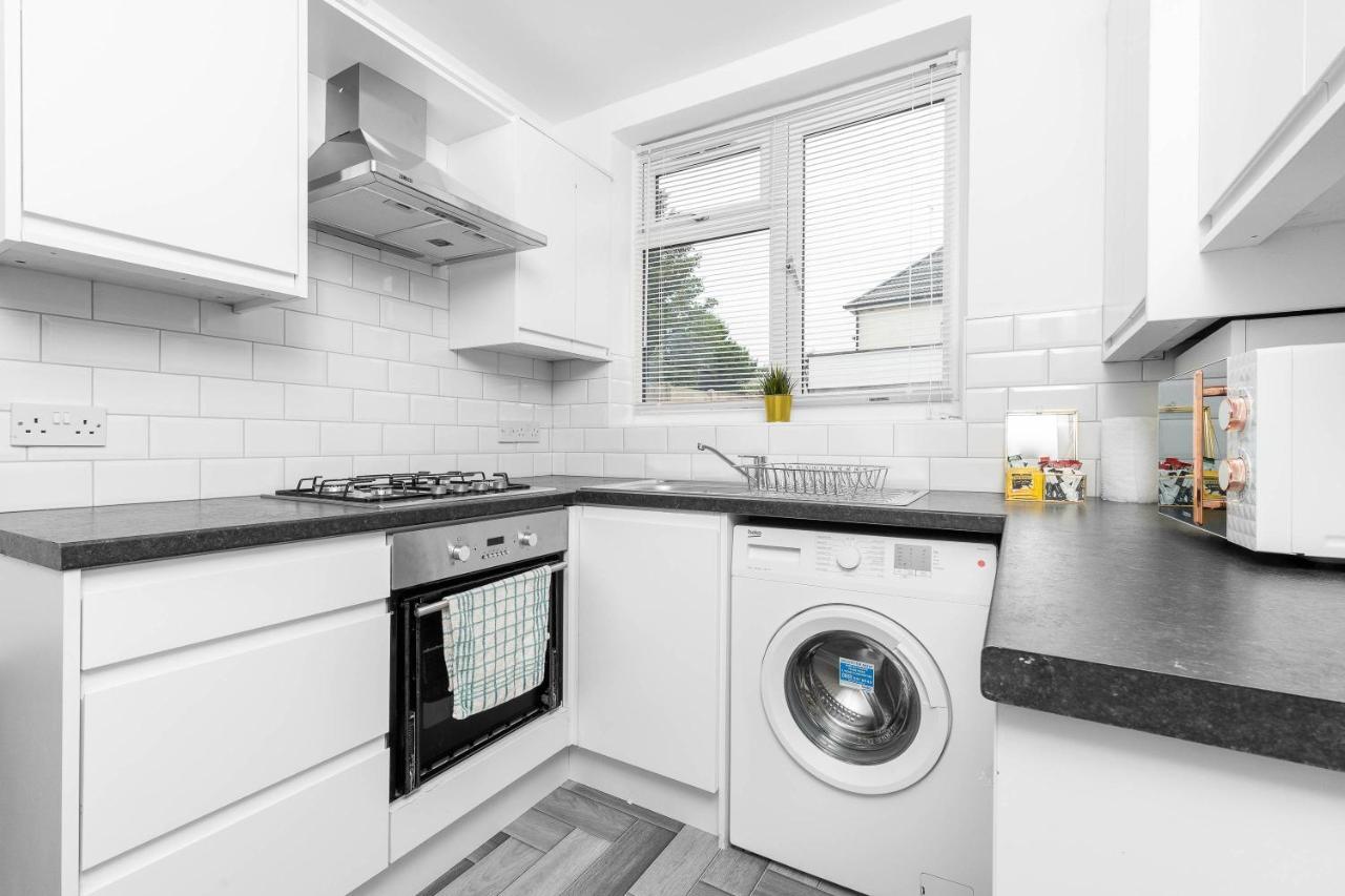 5 Bedroom House - 10 Guests - Multiple Off Street Parking - Garden - Smart Tv - Wifi - Contractors - Families - Groups Birmingham Exterior foto