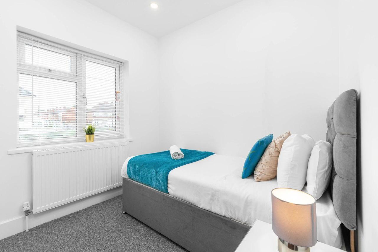 5 Bedroom House - 10 Guests - Multiple Off Street Parking - Garden - Smart Tv - Wifi - Contractors - Families - Groups Birmingham Exterior foto